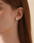 Hayley Pearl Ear Studs (Model) - Eclat by Oui