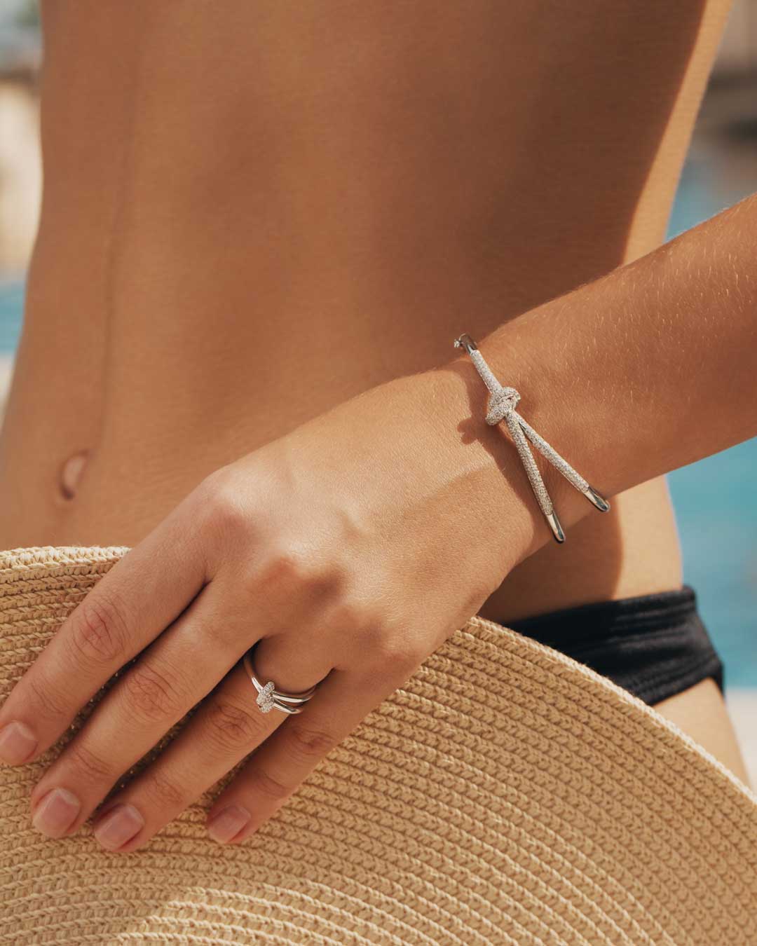 KNOT Alone® Double Pave Bangle WG (Model) - Eclat by Oui