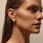 Samantha Asscher Huggies & Emma Oval Huggies (Model) - Éclat by Oui