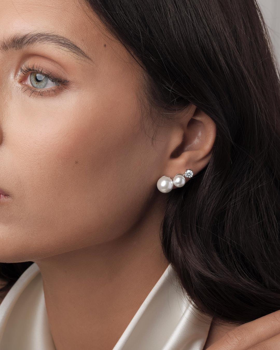 Anastasia Pearl Ear Climbers (Model) - Éclat by Oui