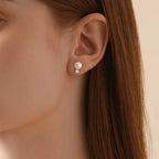 Hayley Pearl Ear Studs (Model) - Eclat by Oui