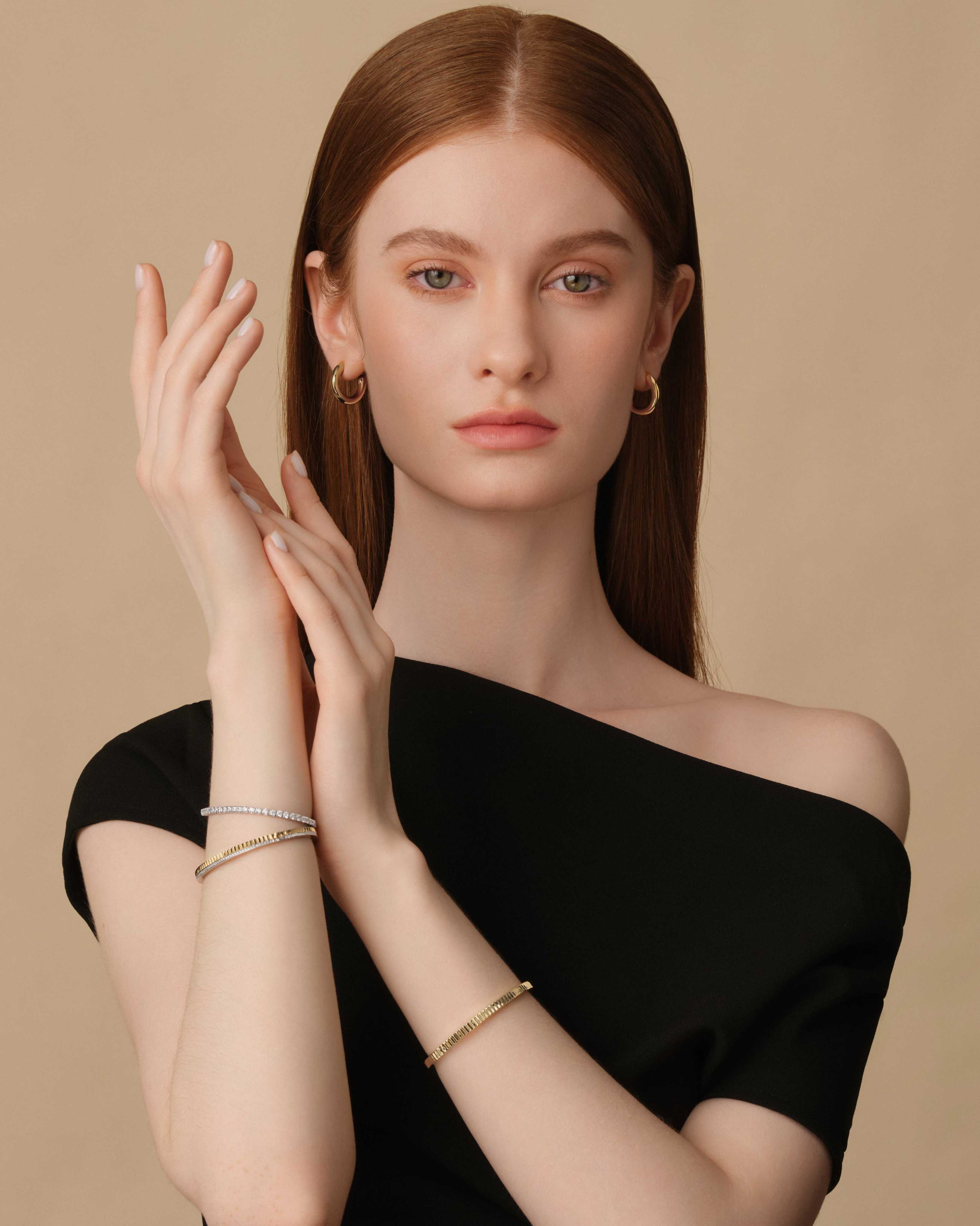 Fluted Bangle (Yellow Gold) with Pave Stones (Model) - Eclat by Oui