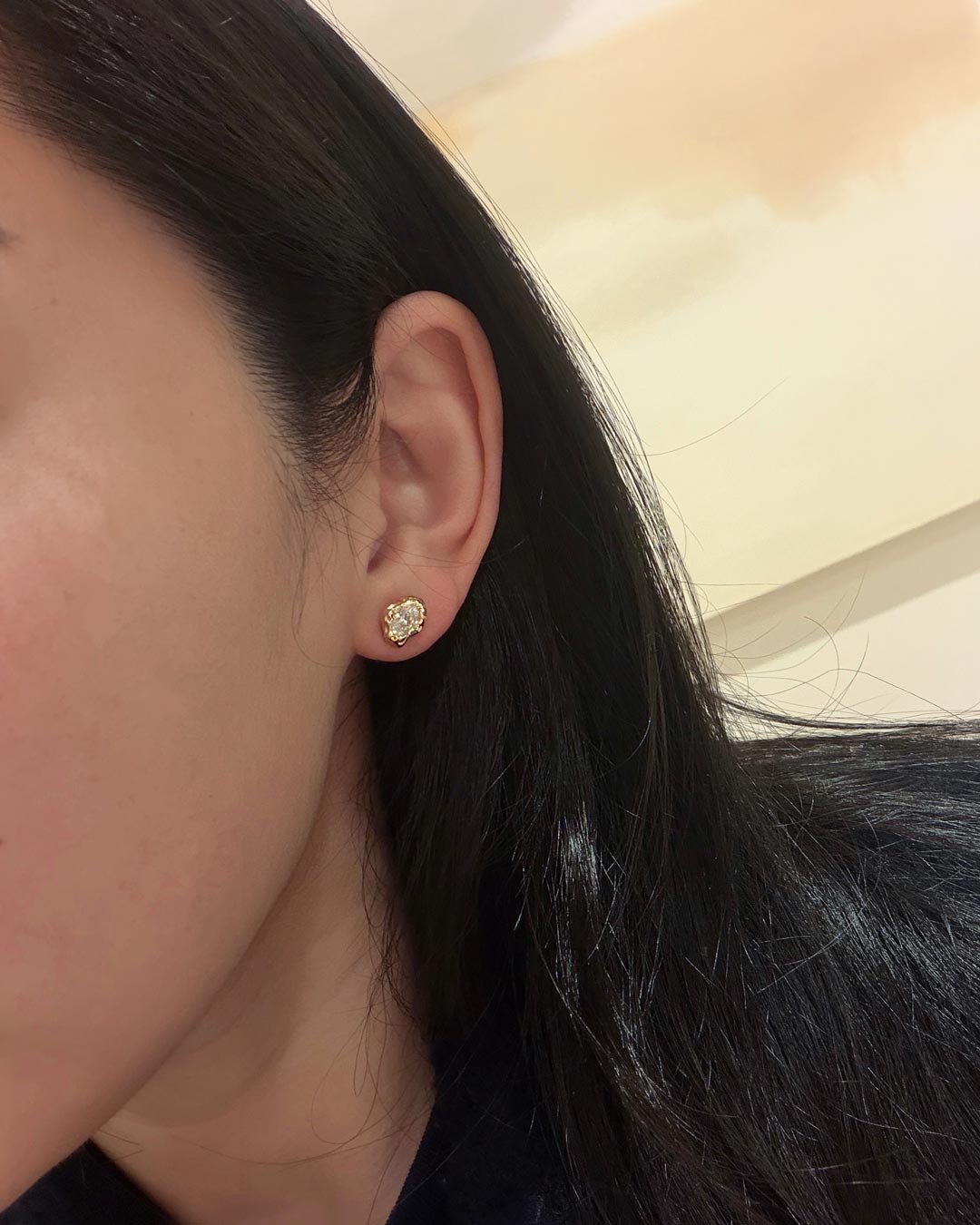 Molten Oval Ear Studs 0.5ct YG (Model) - Éclat by Oui