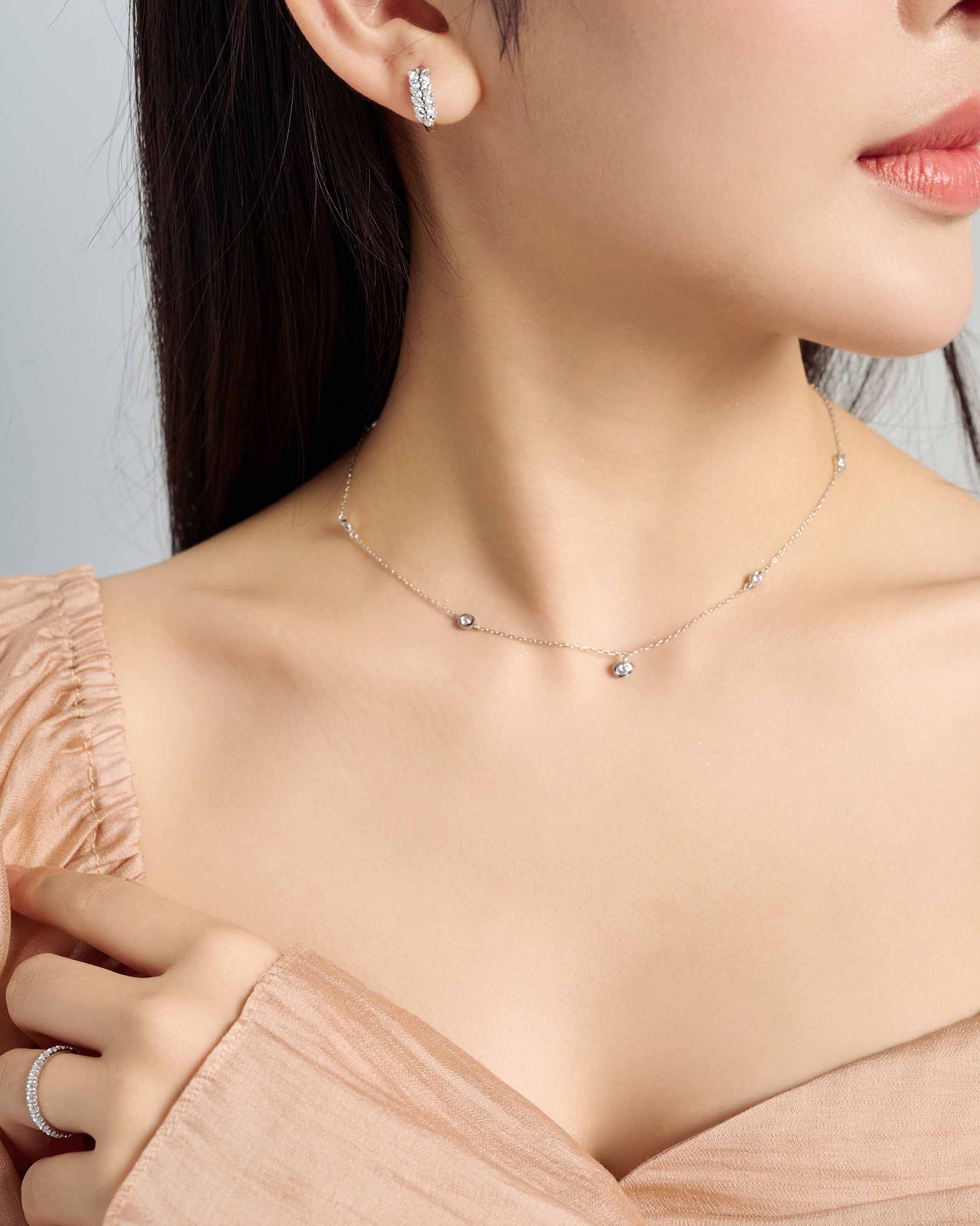 Ivy Bezel Necklace WG (Lifestyle) - Eclat by Oui