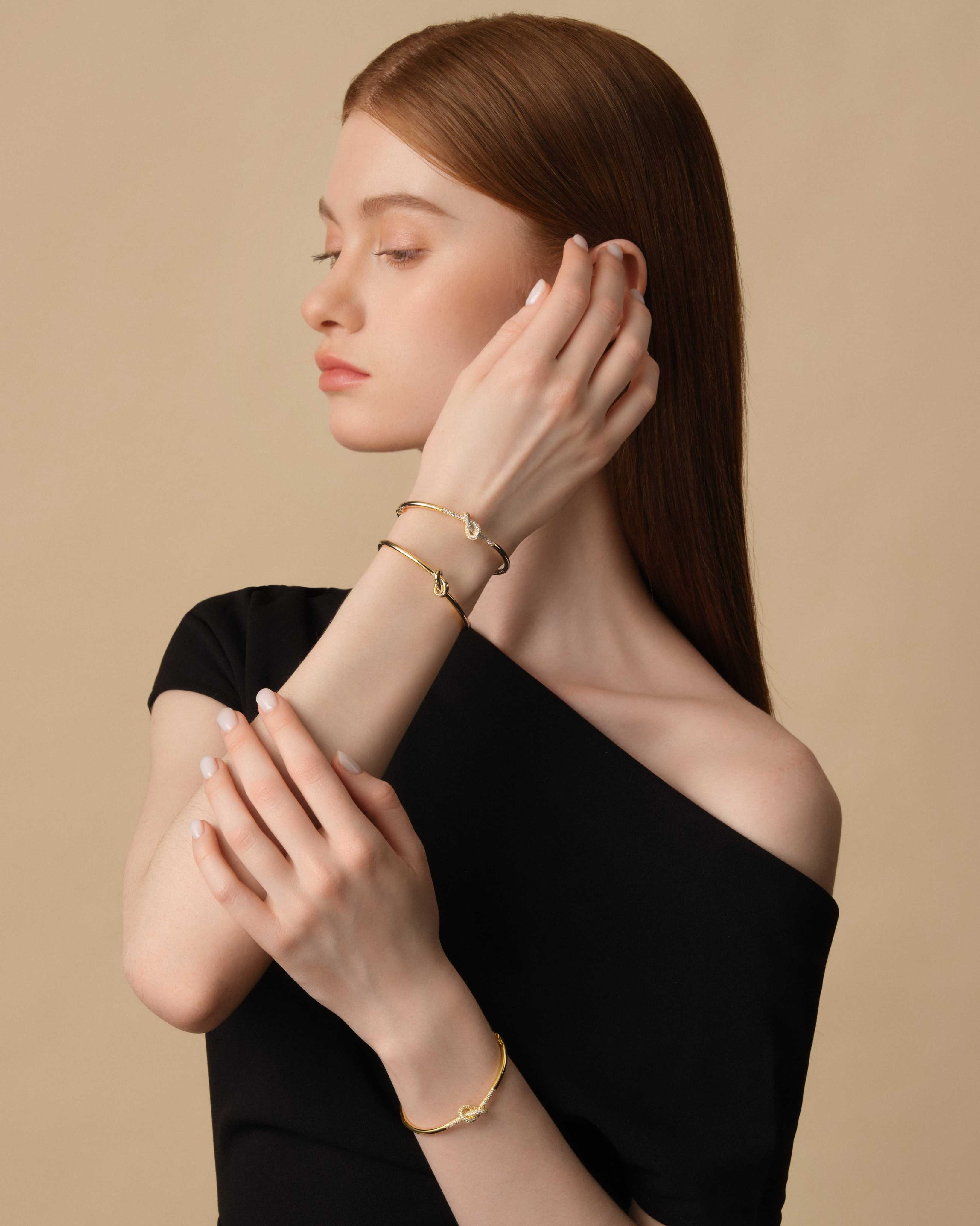 KNOT Alone® Bangle (Yellow Gold) with Pave Stones (Model) - Eclat by Oui