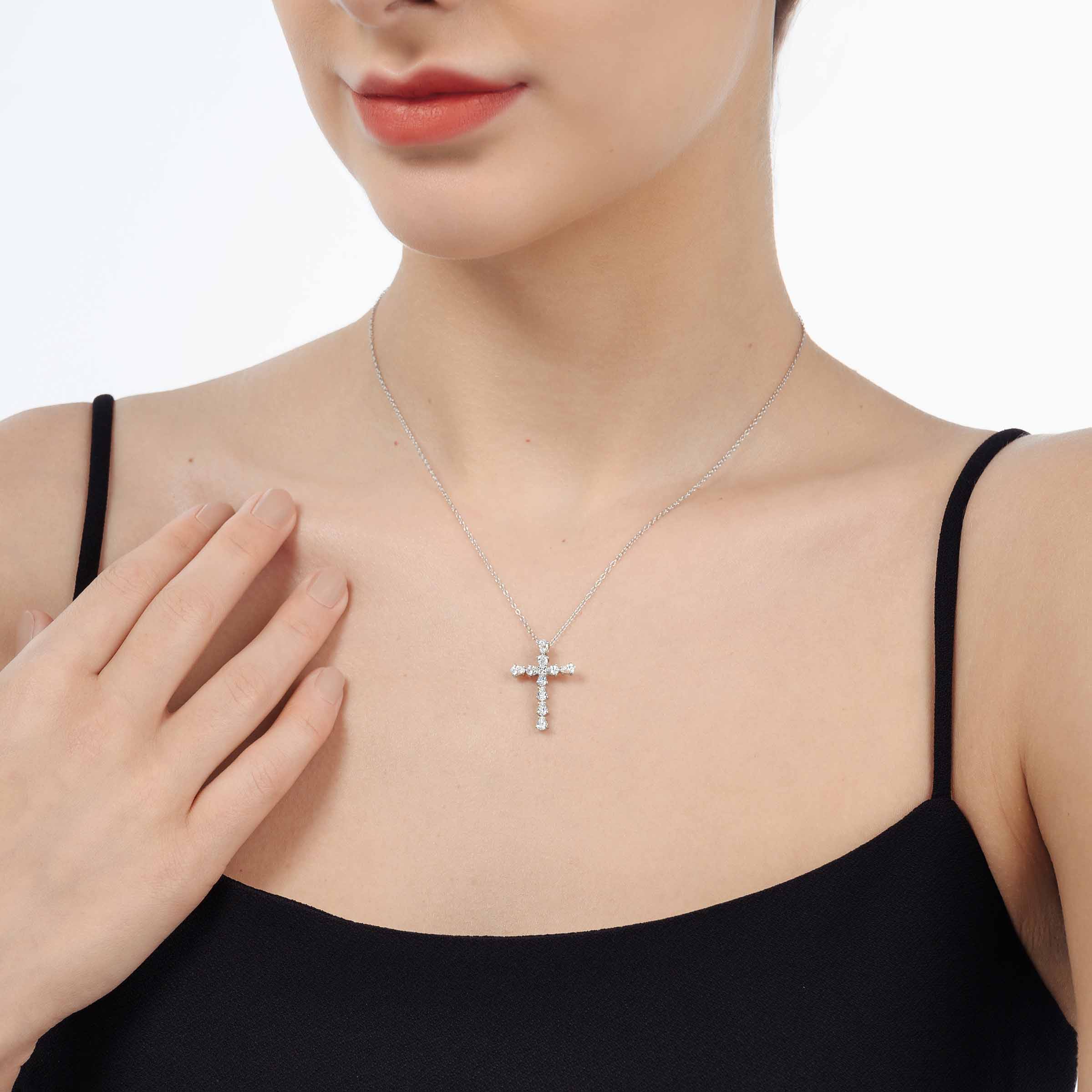 Lea Cross Necklace (Model) - Eclat by Oui