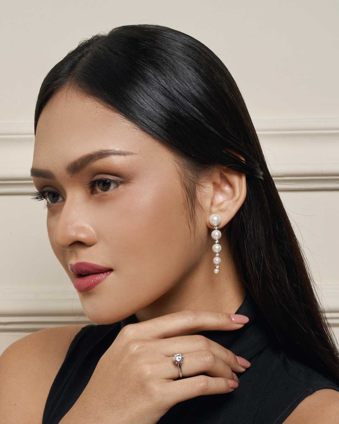MFW Pearl Gradual Dangling Earrings (Model) - Eclat by Oui