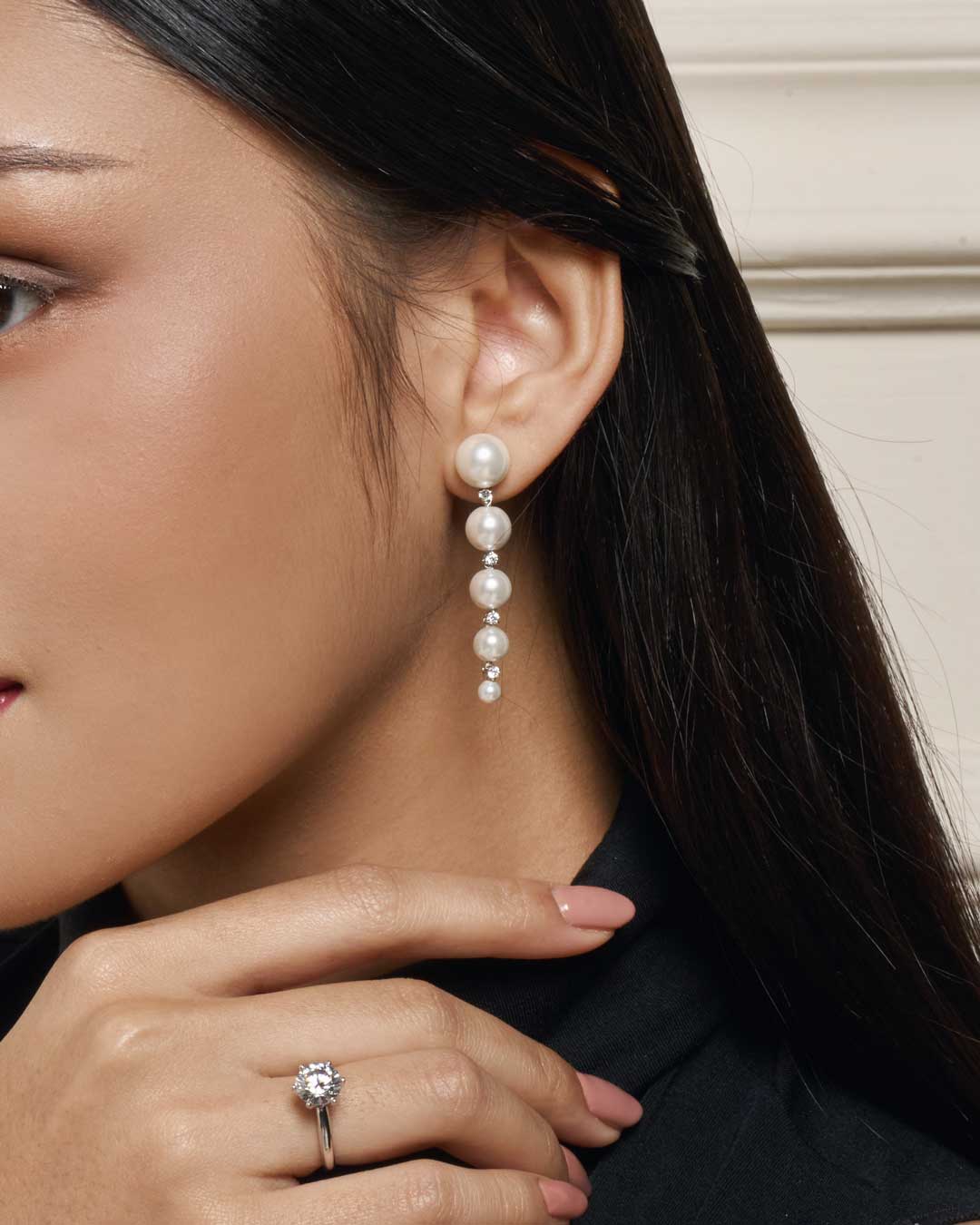 MFW Pearl Gradual Dangling Earrings (Model) - Eclat by Oui