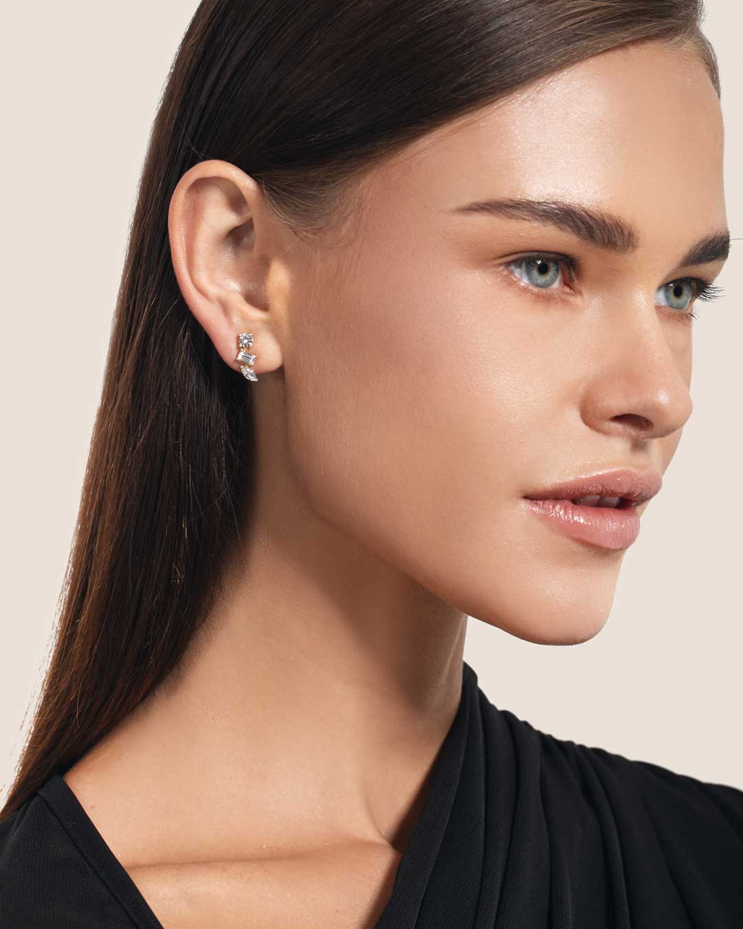 Mira Bar Ear Studs (Model) - Éclat by Oui
