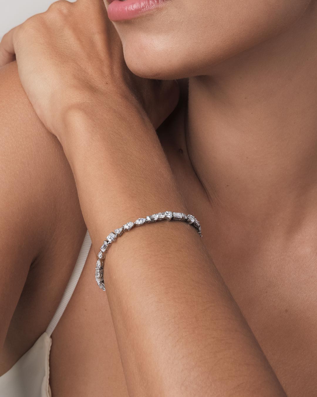 Nira Mixed Cut Tennis Bracelet (Model) - Éclat by Oui