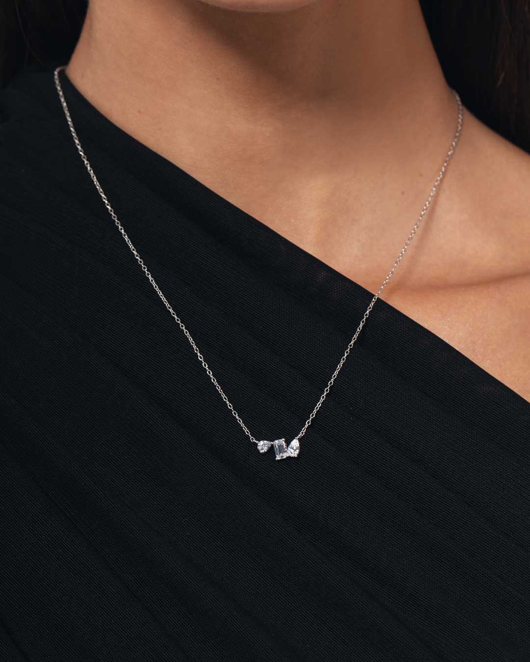 Parisa Cluster Necklace (Model) - Eclat by Oui