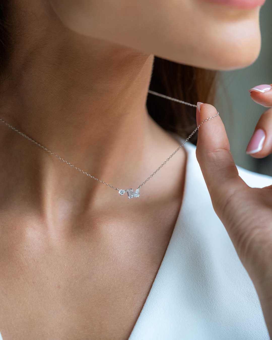 Parisa Cluster Necklace (Model) - Eclat by Oui