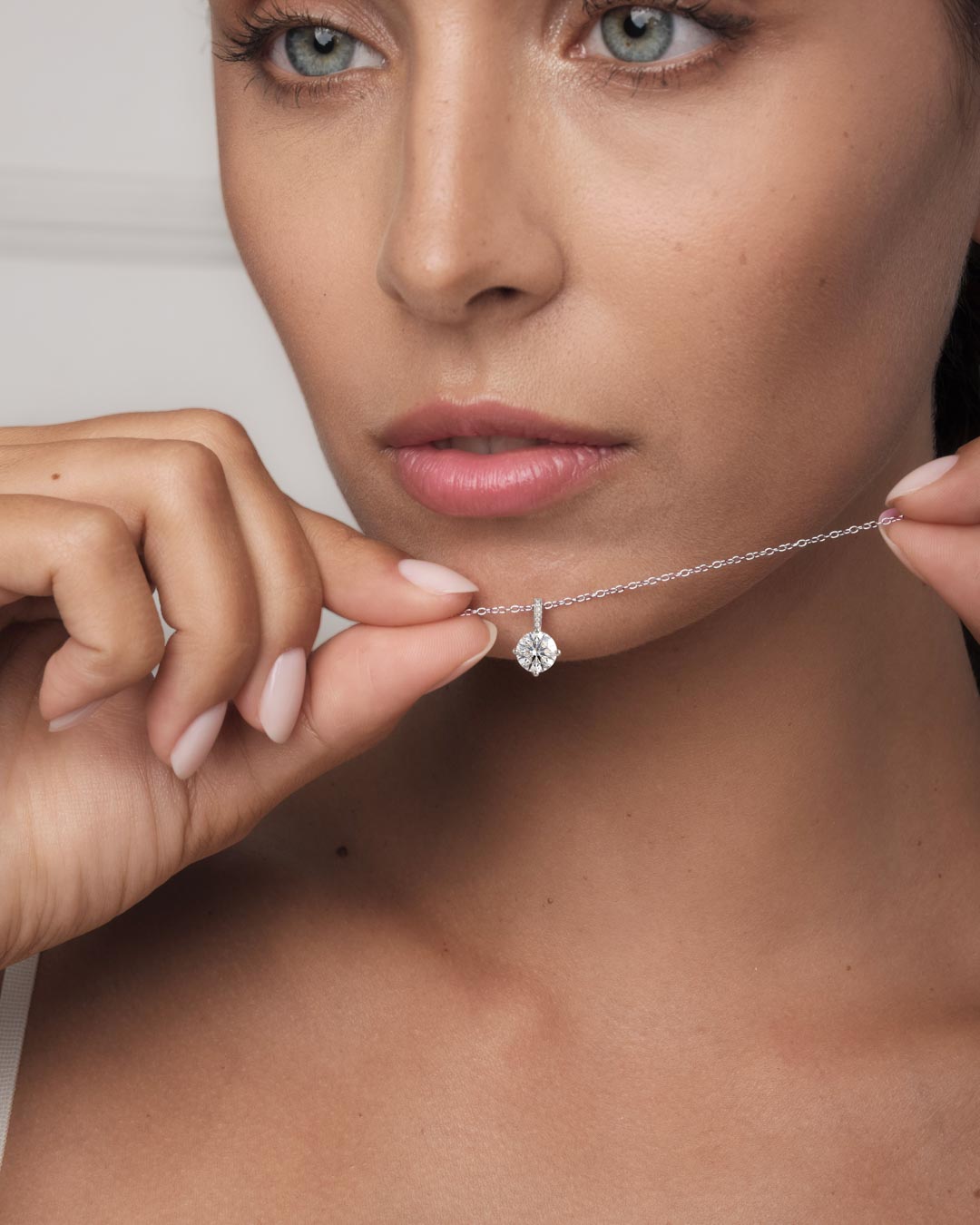 Round Solitaire Pendant Necklace (Model) - Éclat by Oui