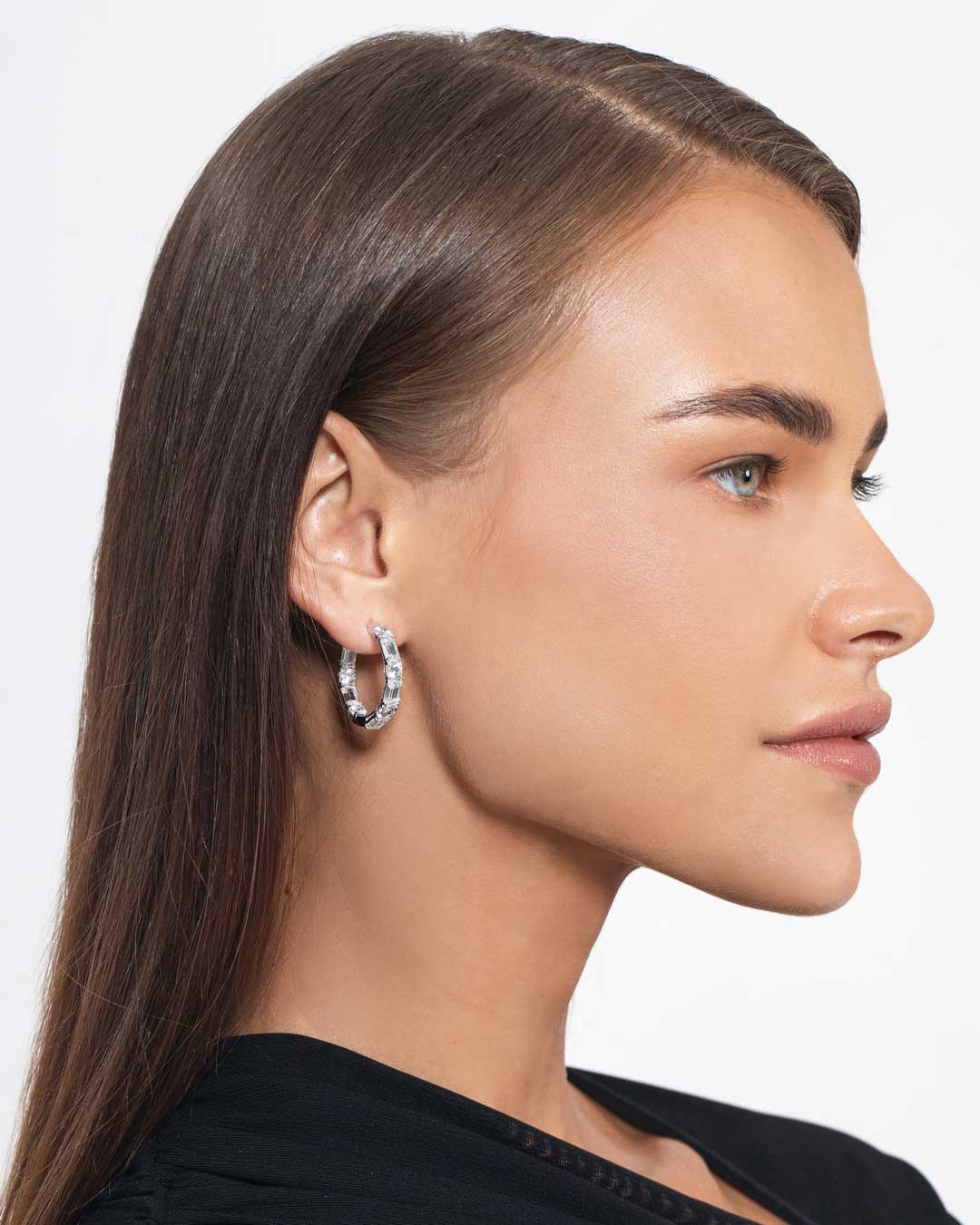⁠Round and Emerald Hoop Earrings (Model) - Eclat by Oui