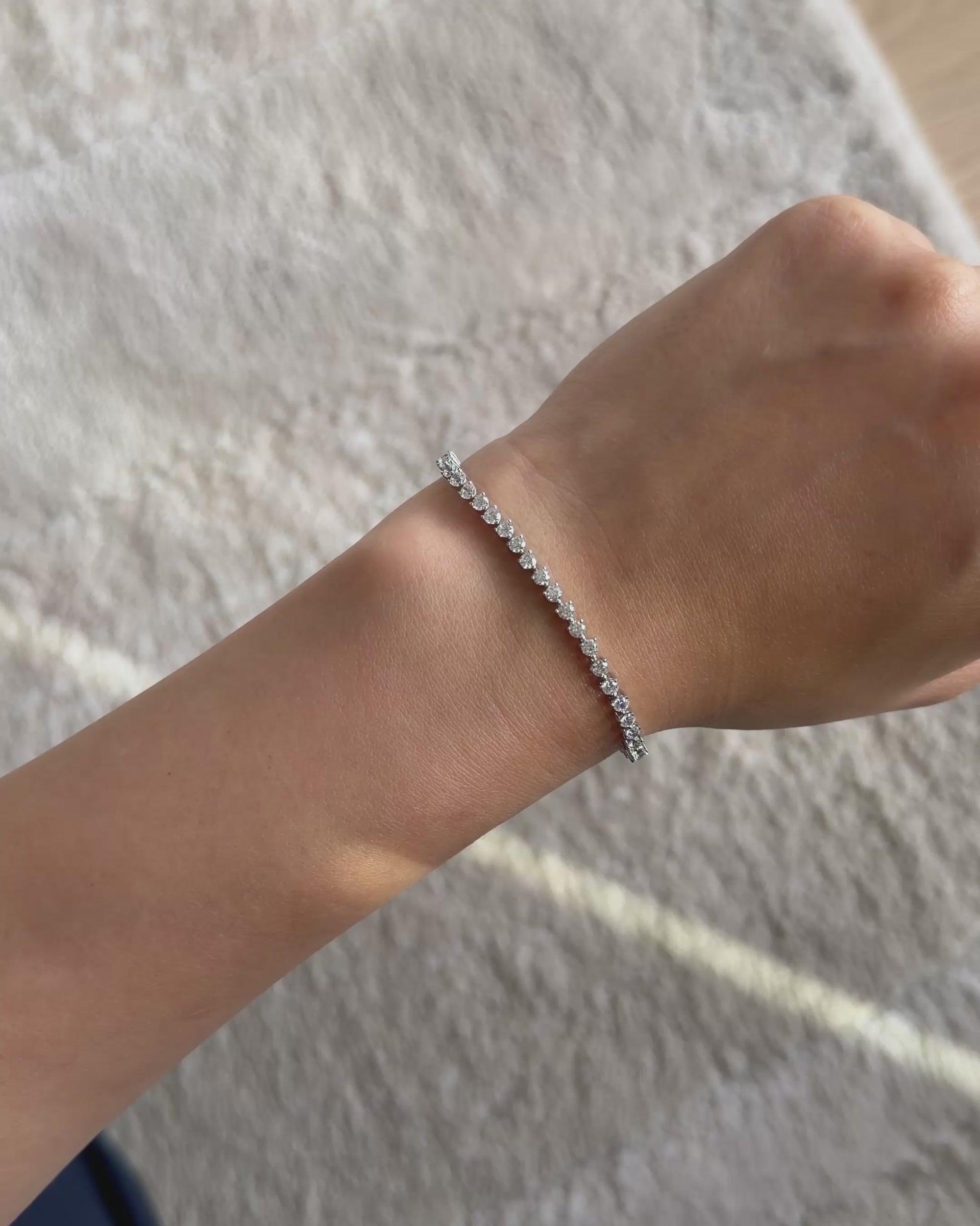 Kate Round 3 Prong Tennis Bracelet (Video) - Éclat by Oui