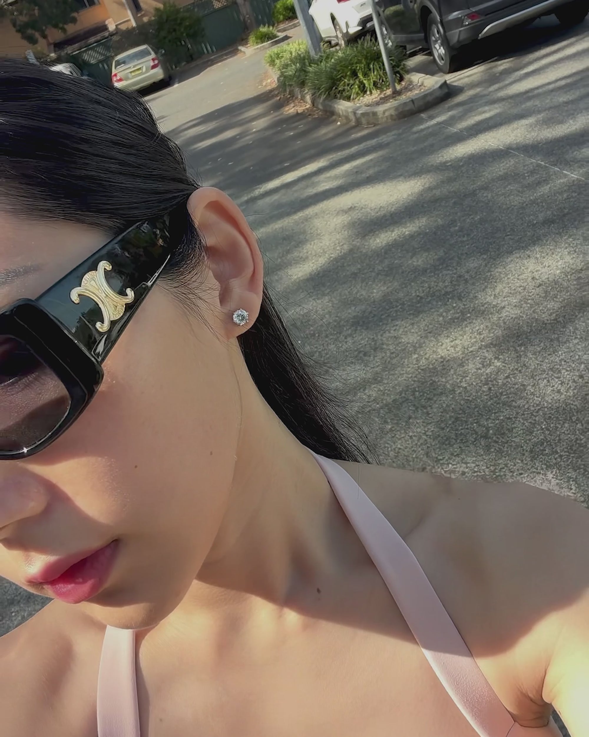 6 Prong Round Solitaire Ear Studs (Video) - Éclat by Oui