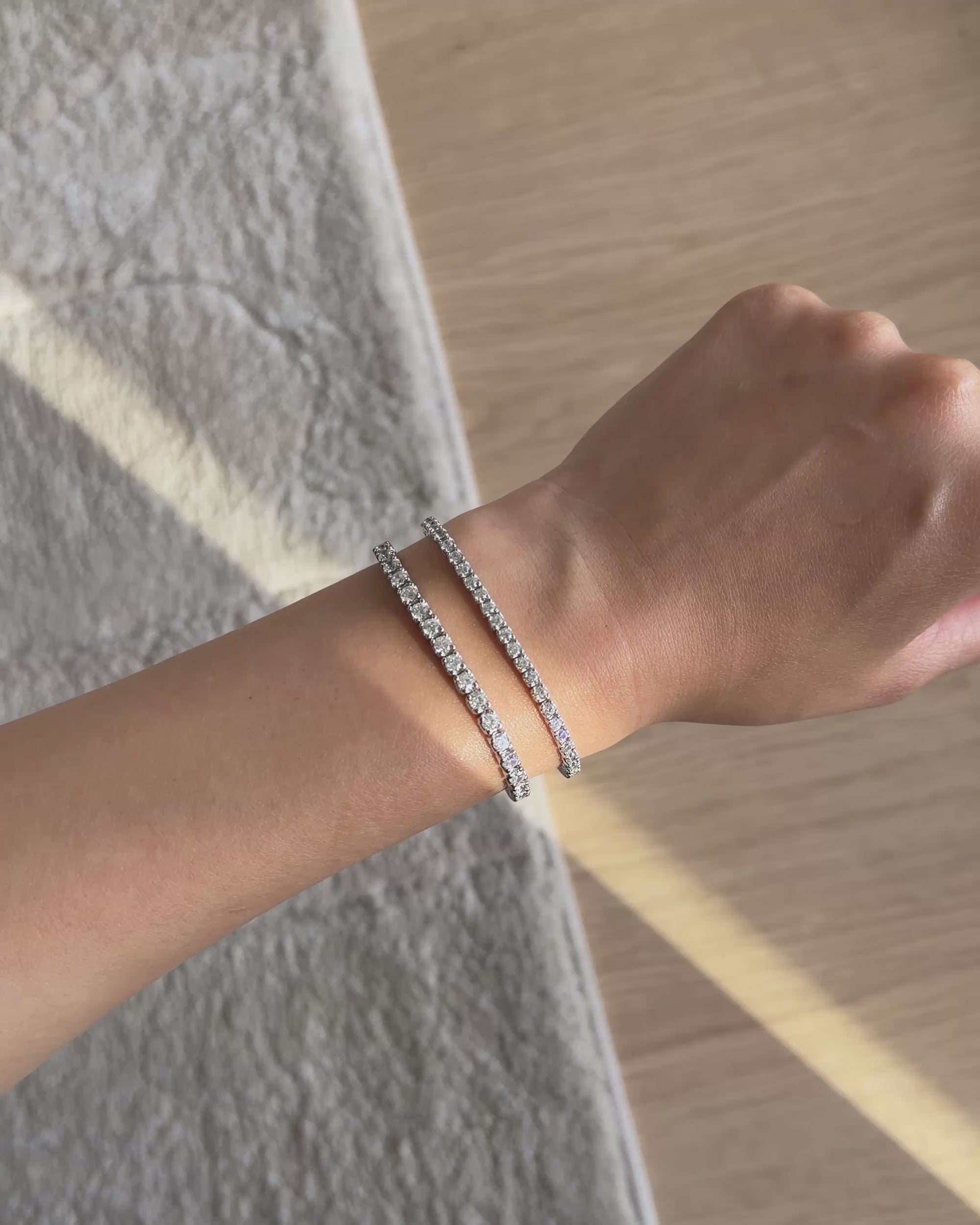 Éclat Round 4 Prong Tennis Bracelet (Video) - Éclat by Oui